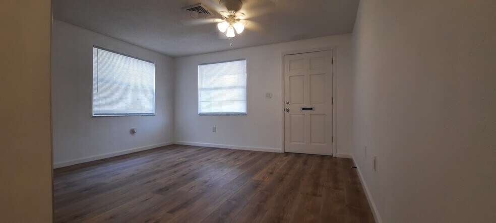 Building Photo - 4951 Elkner St