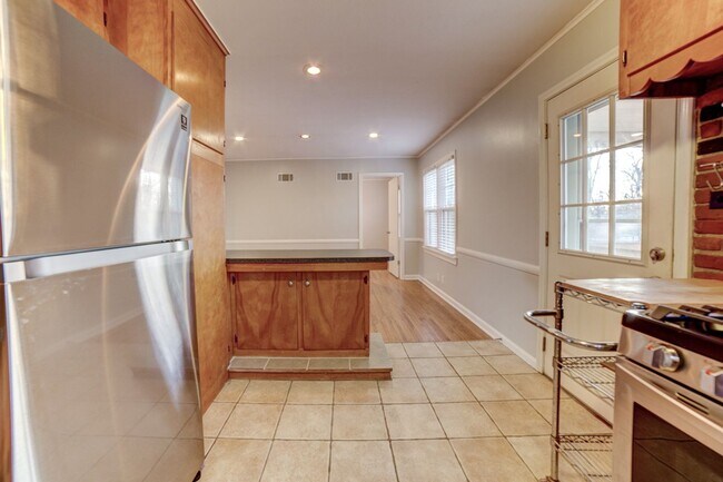 Building Photo - 3 Bed | 1 Bath  | Midtown Tulsa | Early Au...