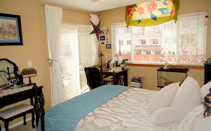 Building Photo - 2850 Aurora Ave