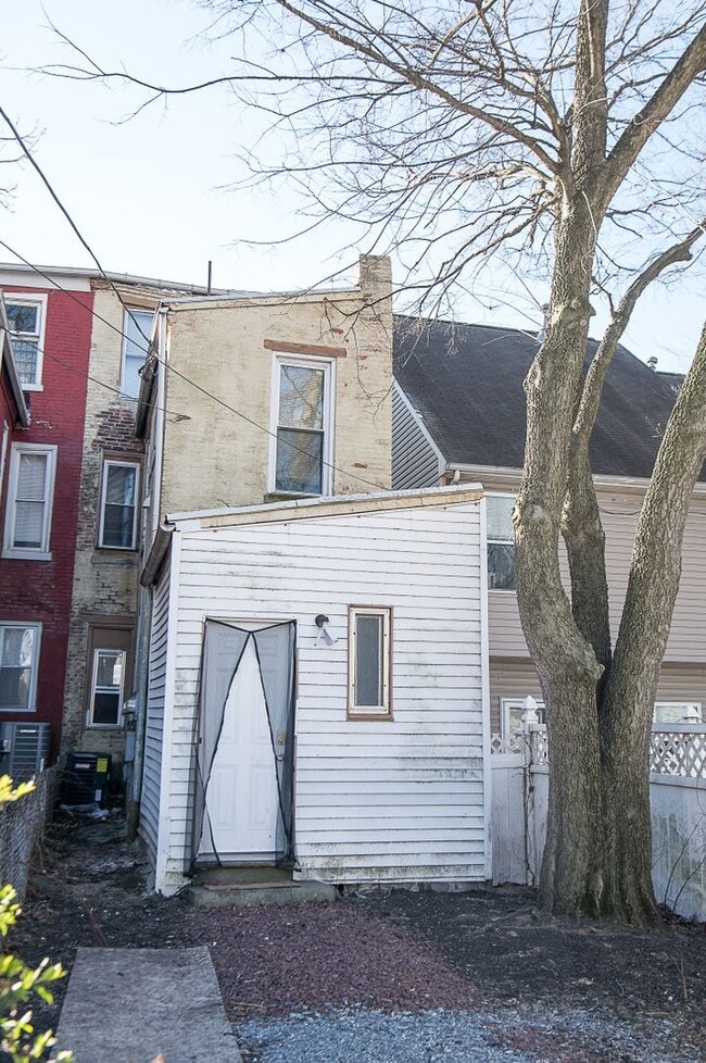 Building Photo - 332 Hamilton St