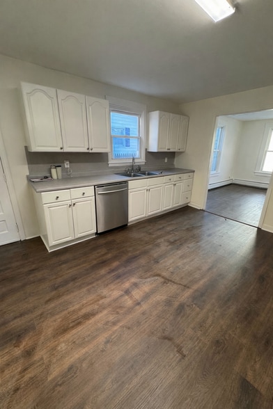 Building Photo - 7 Somers St