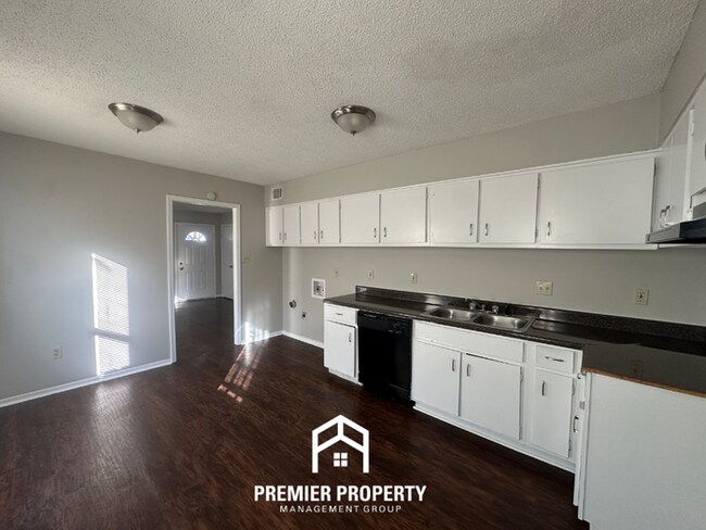 Building Photo - Move-In Ready 4BR Memphis Home w/ Hardwood Floors & Fenced Backyard