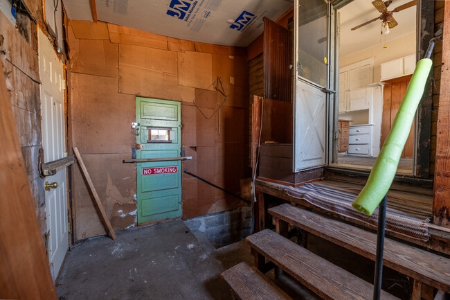 Building Photo - 1827 Gilbert St