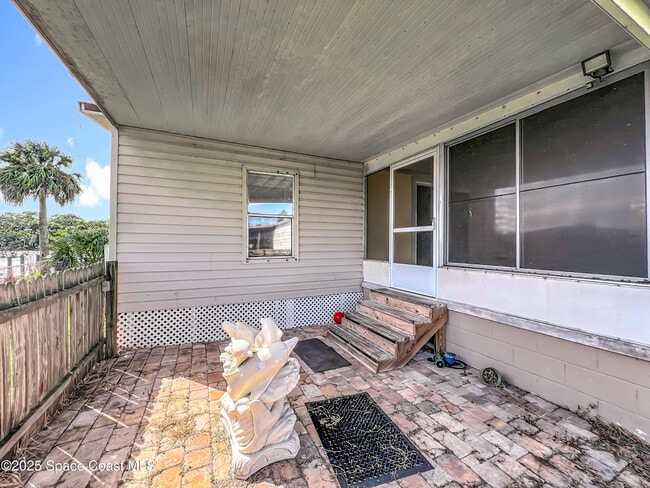 Building Photo - 425 Baker Rd