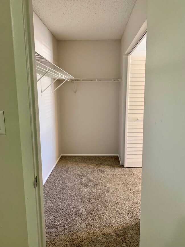 Building Photo - 2558 W Bird St