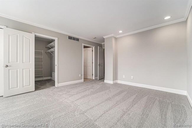 Building Photo - 1630 Normandy Rd