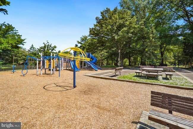 Building Photo - 7607 Eastern Ave NW