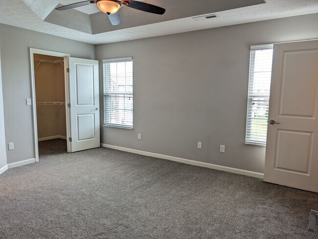 Building Photo - AVAILABLE NOW! Luxurious and Modern 3-4 Bedroom / 3.5 Bath Townhome in the Twin Lakes Community!