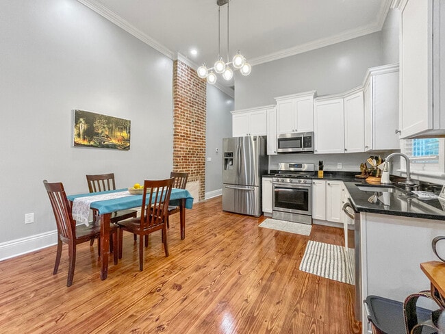 Building Photo - 2BR w/ In-Unit W/D + Assigned Parking in 70119