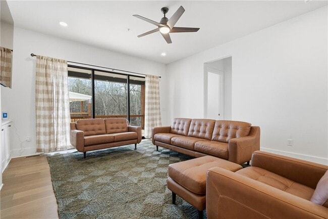 Building Photo - 2042 Juliette Ave