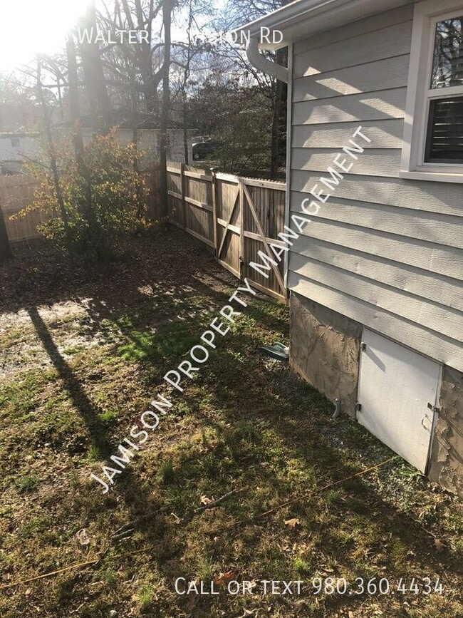 Building Photo - 2238 Walters Division Rd