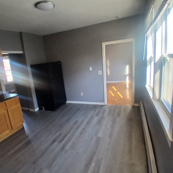 Building Photo - 490 Edgewood St