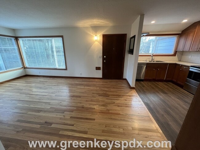 Building Photo - Wow! What a beautiful home! 3 bedrooms, 2 ...