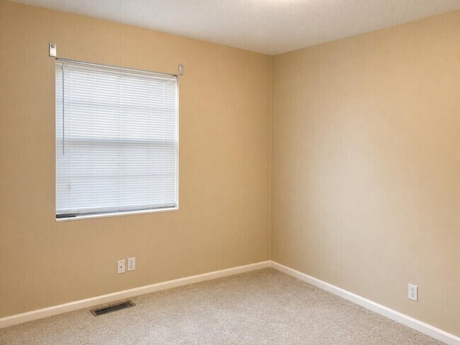 Building Photo - 1606 Lisa Lynn Dr