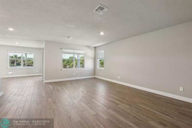 Building Photo - 9041 Dahlia Cir