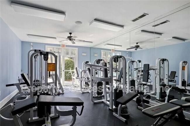 Building Photo - 2700 Pine Tree Rd NE