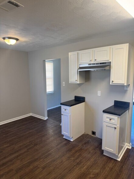 Building Photo - 3575 Millard Rd