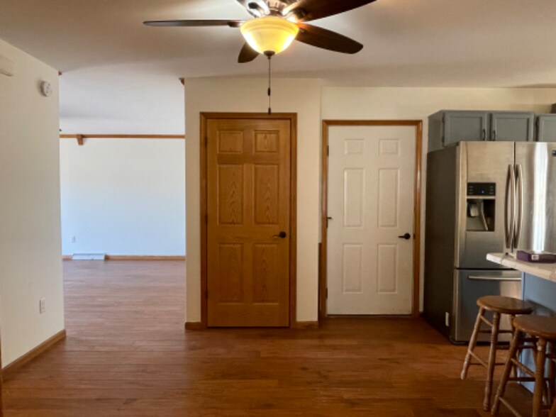 Building Photo - 1610 N Hume Ave