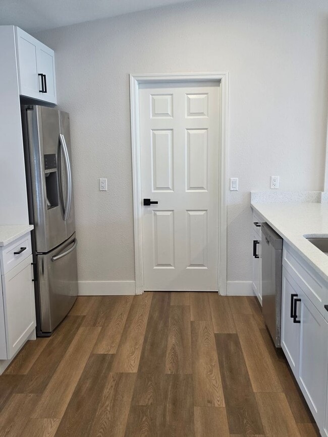 Building Photo - FOR RENT!!! SIMPLY STUNNING (REMODELED) 3 BEDROOM 2 BATH SINGLE FAMILY HOME...