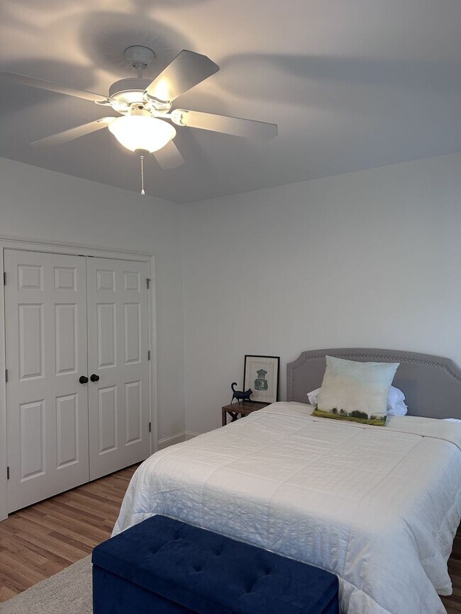 Building Photo - 212 Village Walk Ln