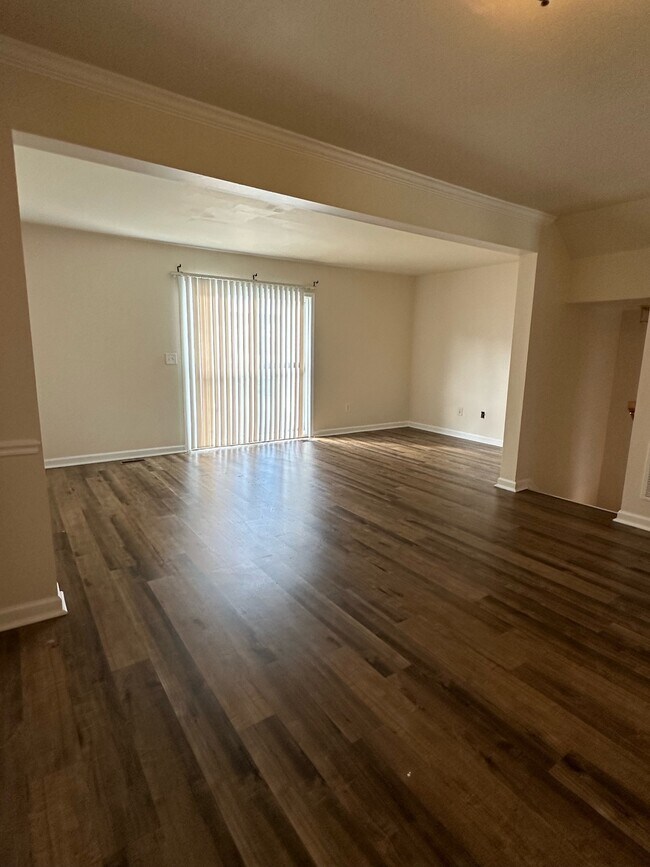 Building Photo - 803 Marquette Dr