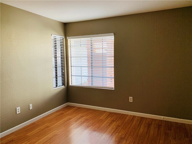 Building Photo - 23665 Meadcliff Pl