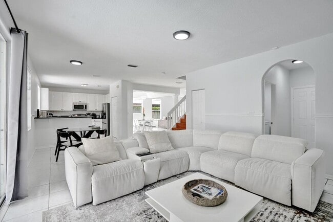 Building Photo - 16405 Diamond Head Dr