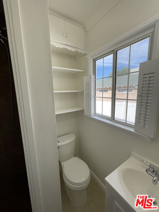 Building Photo - 10631 Tinker Ave