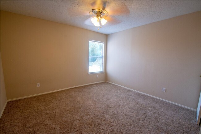 Building Photo - 1309 Rosebrook Dr