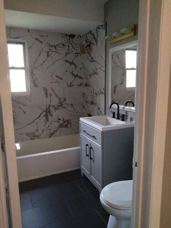 Building Photo - 720 Westfield Ave