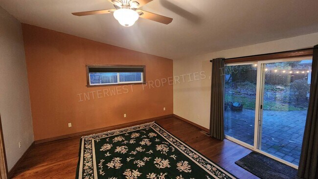 Building Photo - 3 bd 2ba Ranch Style Home with Fenced Yard, W/D in Unit, Fireplaces & 2 Car Garage!