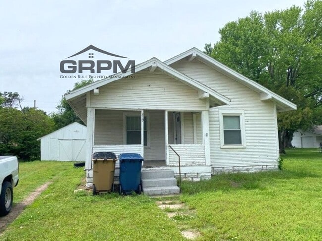 Primary Photo - 2 Bedroom Bungalow Home
