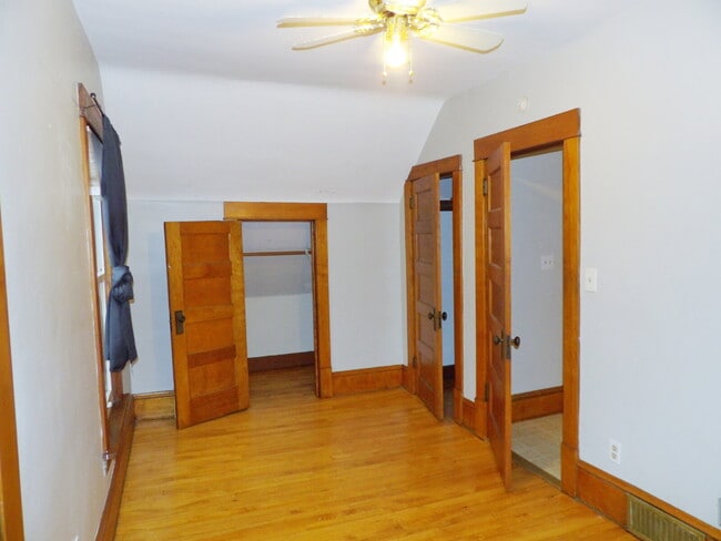 Building Photo - Pet-Friendly South Mpls 1BR | Fenced Yard | Available Immediately!