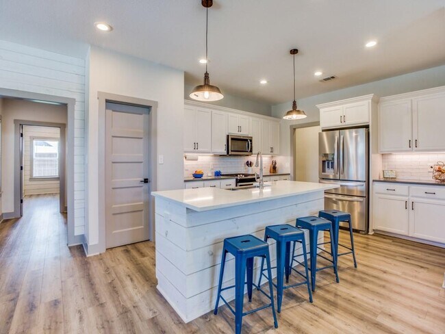 Building Photo - 405 Carneros Dr
