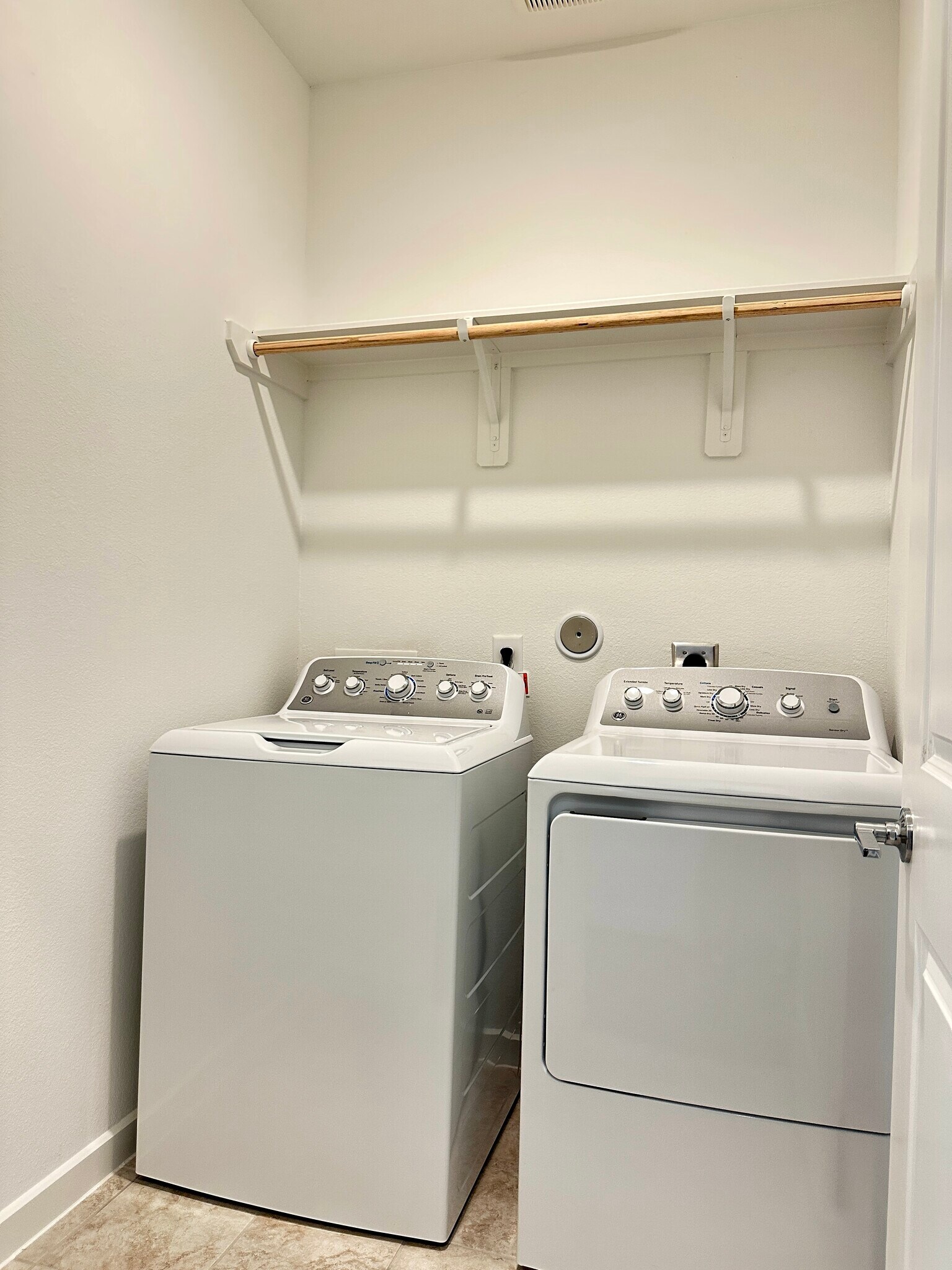 Building Photo - 7734 Primrose Myrtle Ln