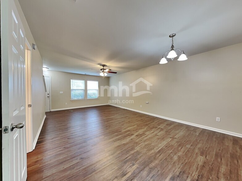 Building Photo - 153 Fox Glen Ct