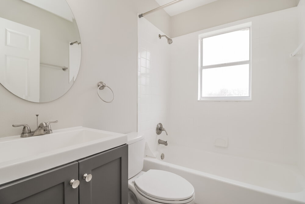 Building Photo - 2630 Delcrest Dr