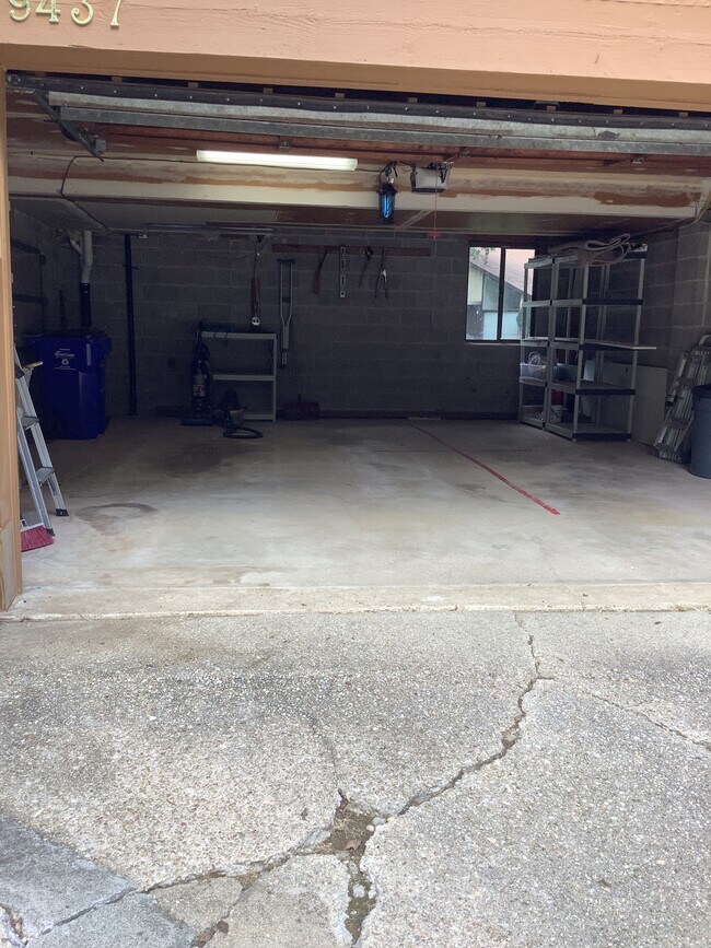 Building Photo - 9437 Macomber Ln