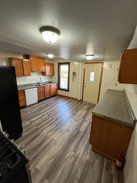 Kitchen - 3802 Clover Rd