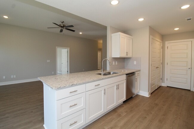 Building Photo - 588 Utah Ave