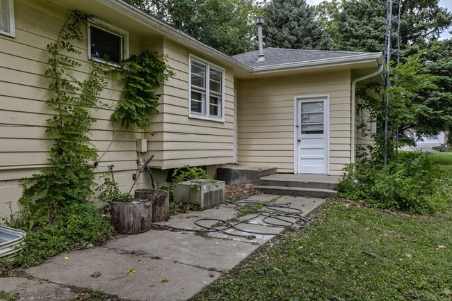 Building Photo - 3 bedroom house coming soon!