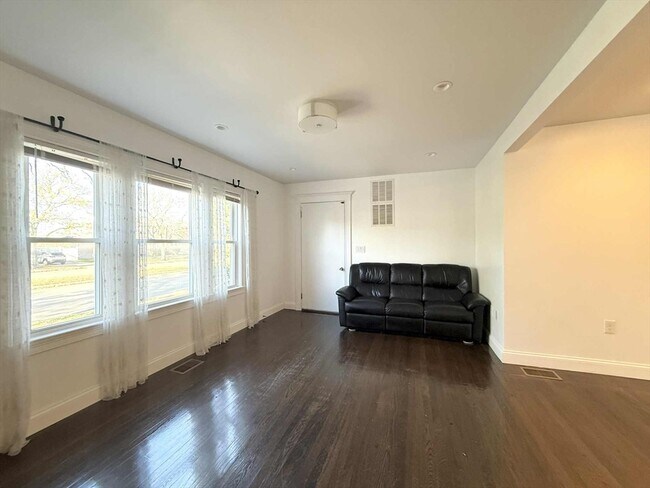 Building Photo - 239 Quincy Shore Dr