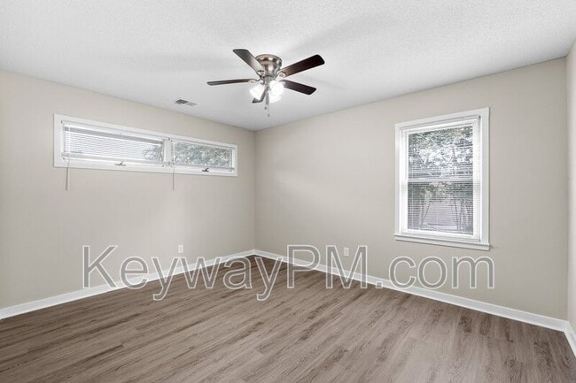 Building Photo - 107 Robinwood Dr