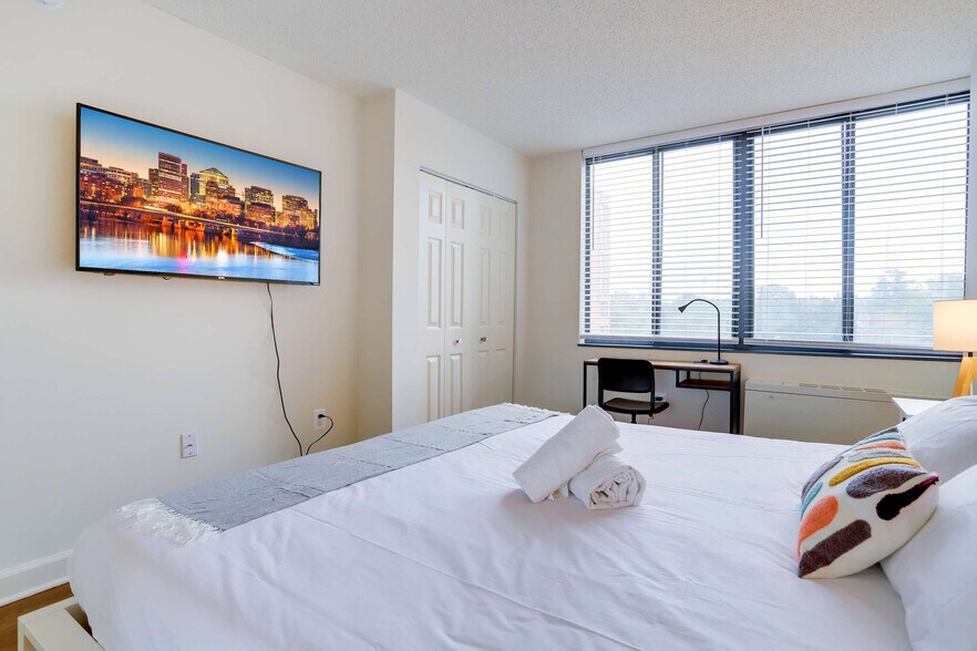 Building Photo - 801 15th St S