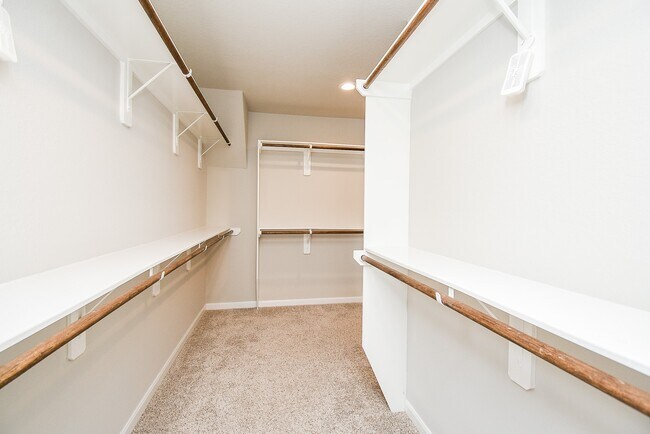 Building Photo - 7206 Highland Chase Dr