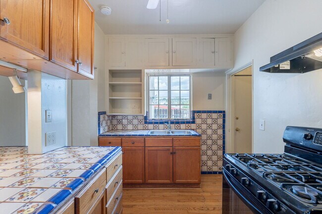 Building Photo - 241 S Cherry Ave