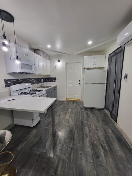 Building Photo - 15381 Monterey Ave