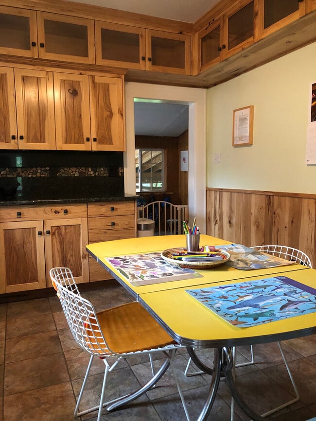 Building Photo - 1209 W Mountain Ave