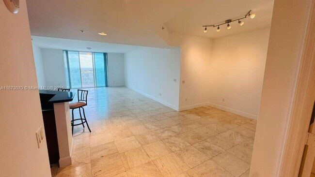 Building Photo - 15051 Royal Oaks Ln