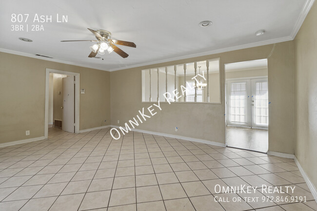 Building Photo - 807 Ash Ln